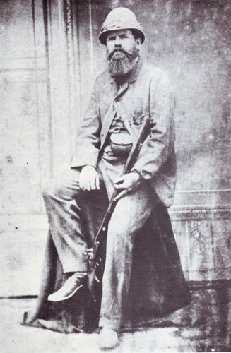Die man self, Thomas Charles John Bain, nie net 'n padingenieur nie. Die avonturier het baie belangstellings gehaad, van geologie, paleontologie, argeologie en plantkunde tot kuns.
