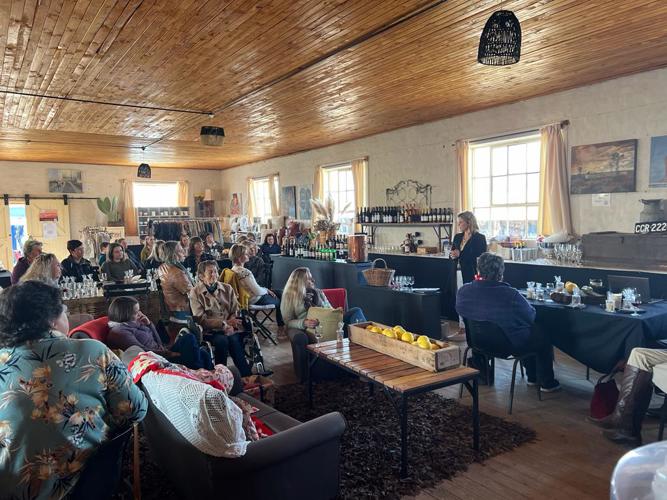 Tydens Victoria-Wes se Wildsfees het ons in die VLV se kuiersaal uitgestal