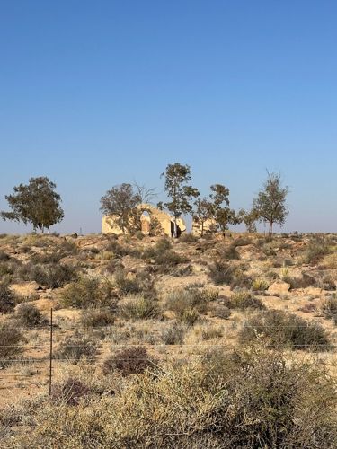 Die ou kerk gebou met sy bloekoms